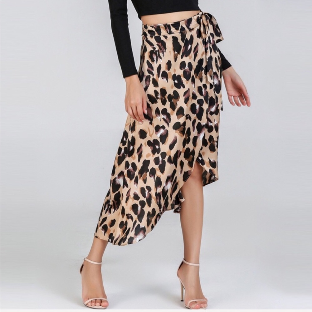 1 LEFT! Leopard Printed Midi Wrap Skirt - Picture 3 of 8
